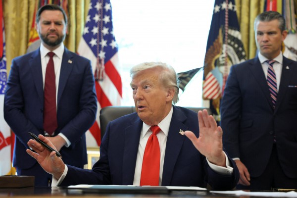 Tổng thống Trump nhầm tên Thống đốc Michigan với 2 người khác Tổng thống Trump nhầm tên Thống đốc Michigan với 2 người khác