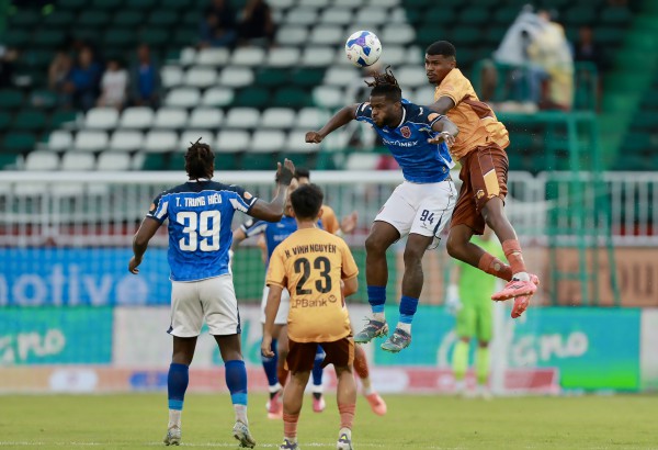 V-League: Ninh Bình và PVF-CAND đá 'chất' như cựu binh, còn HAGL chơi như... tân binh