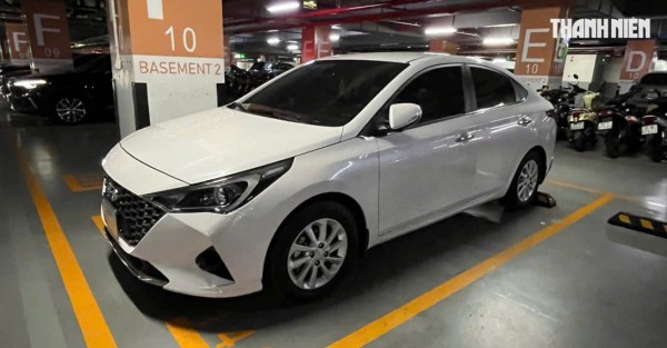 Vì sao không nên để bánh xe chạm thanh chắn khi đỗ ô tô?