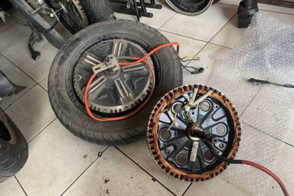 Vì sao lốp sau của xe máy điện khó tháo lắp hơn xe máy xăng? Vì sao lốp sau của xe máy điện khó tháo lắp hơn xe máy xăng?