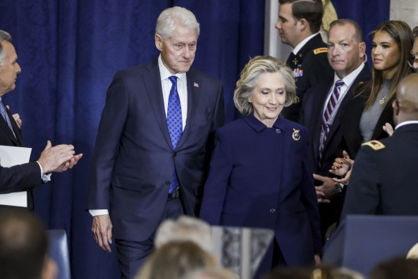 Vợ chồng cựu Tổng thống Clinton bị triệu tập lấy lời khai vụ Jeffrey Epstein Vợ chồng cựu Tổng thống Clinton bị triệu tập lấy lời khai vụ Jeffrey Epstein