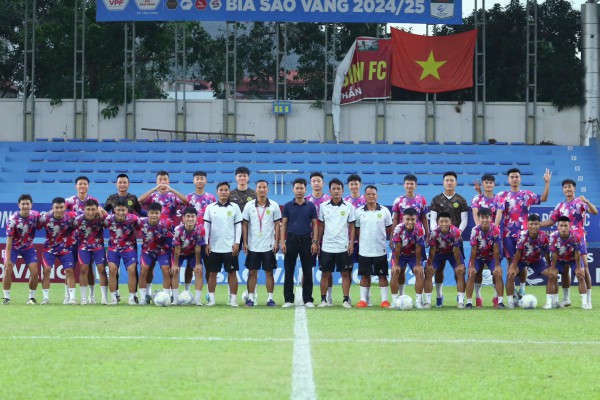 Hòa Bình vẫn đá hạng nhất, VPF mừng hơn bắt được vàng: Xin đổi tên, chuyển sang sân Việt Trì