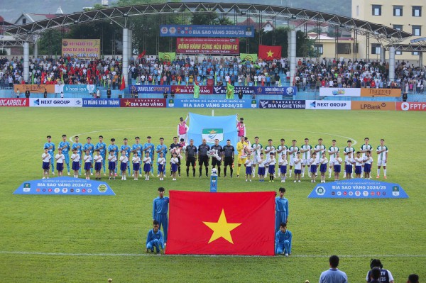 Hòa Bình vẫn đá hạng nhất, VPF mừng hơn bắt được vàng: Xin đổi tên, chuyển sang sân Việt Trì