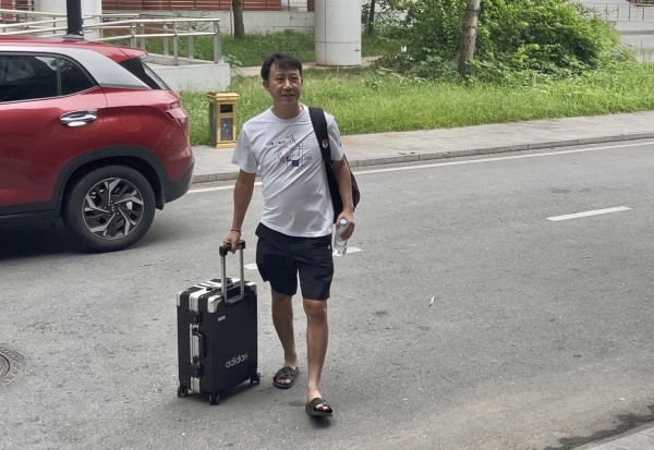 Đội tuyển Việt Nam hội quân, Cao Pendant Quang Vinh và Châu Ngọc Quang rất phong cách!