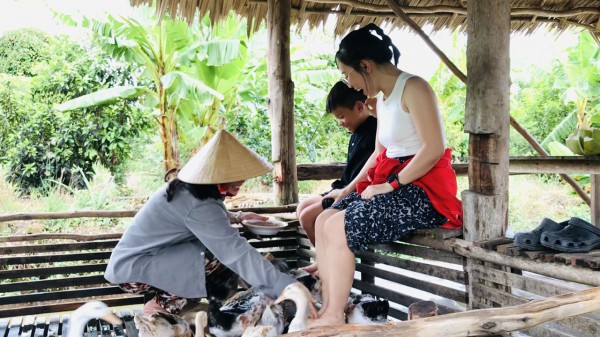 Độc đáo 'massage vịt' ở xứ cồn miền Tây Độc đáo 'massage vịt' ở xứ cồn miền Tây