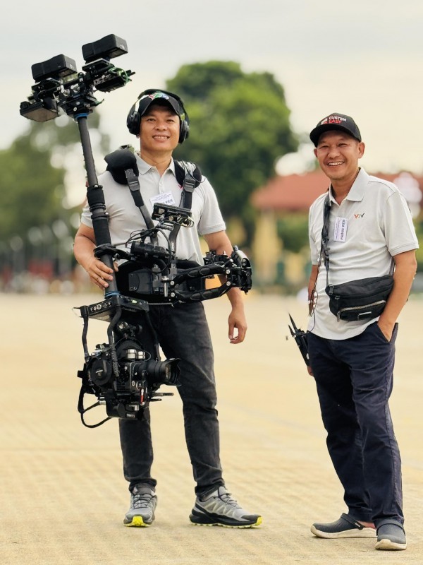 Gặp người đứng sau cú máy đẹp chuẩn điện ảnh gây ‘sốt’ ở lễ diễu binh A80 Gặp người đứng sau cú máy đẹp chuẩn điện ảnh gây ‘sốt’ ở lễ diễu binh A80