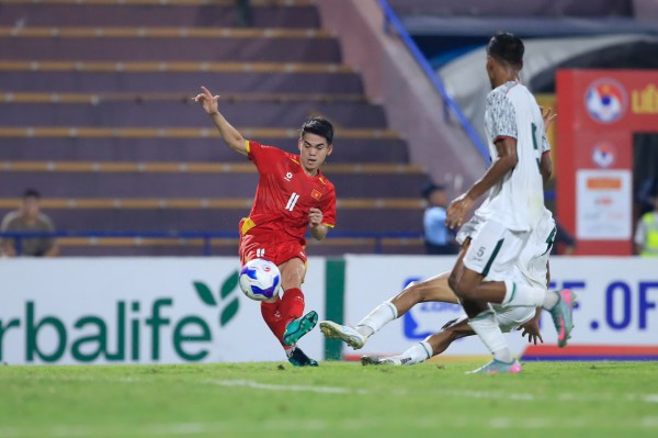 HLV Kim Sang-sik dùng người thông minh, U.23 Việt Nam đánh bại Bangladesh: Trọn vẹn ngày ra quân