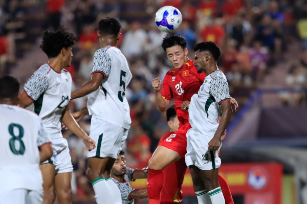 HLV Kim Sang-sik dùng người thông minh, U.23 Việt Nam đánh bại Bangladesh: Trọn vẹn ngày ra quân