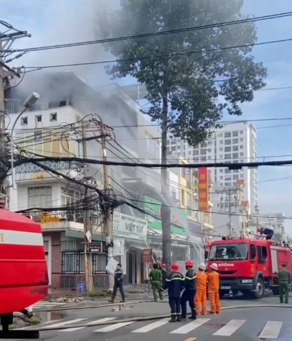 Cháy công ty kiểm nghiệm thực phẩm khiến dân cư nháo nhào Cháy công ty kiểm nghiệm thực phẩm khiến dân cư nháo nhào