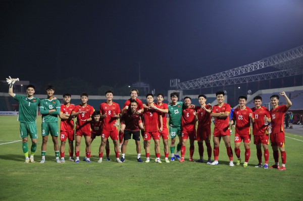 Báo chí Bangladesh ca ngợi U.23 Việt Nam tài năng, âu lo khi HLV bị ốm Báo chí Bangladesh ca ngợi U.23 Việt Nam tài năng, âu lo khi HLV bị ốm