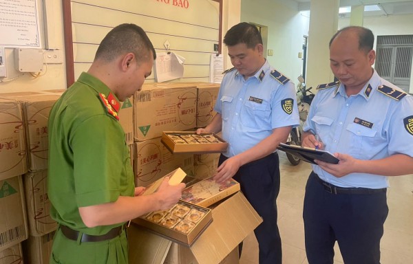 Bắt đầu cao điểm kiểm tra bánh trung thu Bắt đầu cao điểm kiểm tra bánh trung thu