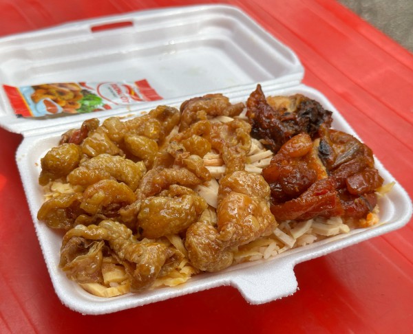 Kỳ lạ cơm gà 'thả dây' ở TP.HCM: Bà chủ ăn chay trường, không nếm món mình nấu