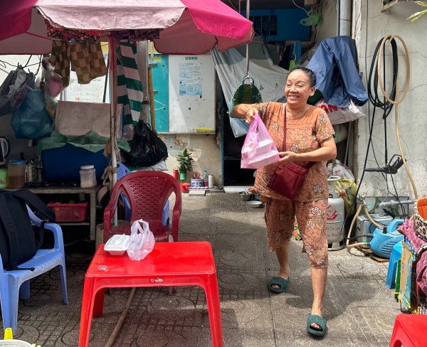 Kỳ lạ cơm gà 'thả dây' ở TP.HCM: Bà chủ ăn chay trường, không nếm món mình nấu