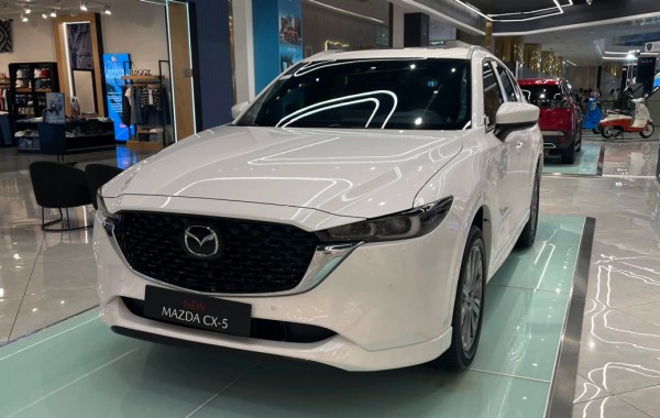 10 ô tô động cơ xăng, dầu bán chạy nhất tháng 8.2025: Xe Toyota áp đảo