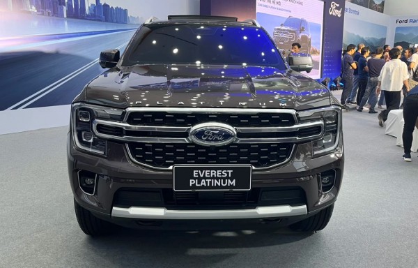 10 ô tô động cơ xăng, dầu bán chạy nhất tháng 8.2025: Xe Toyota áp đảo