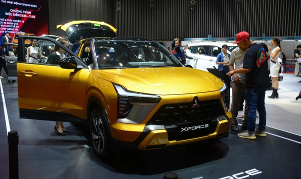 10 ô tô động cơ xăng, dầu bán chạy nhất tháng 8.2025: Xe Toyota áp đảo