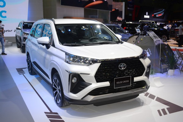 10 ô tô động cơ xăng, dầu bán chạy nhất tháng 8.2025: Xe Toyota áp đảo