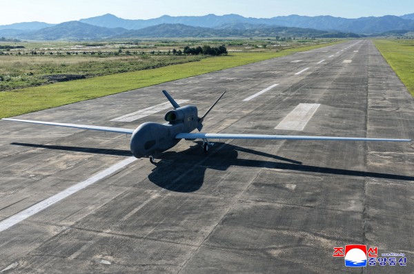 Ông Kim Jong-un thị sát thử nghiệm UAV, chỉ đạo phát triển AI