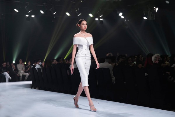 Nhan sắc tựa nàng thơ của 
