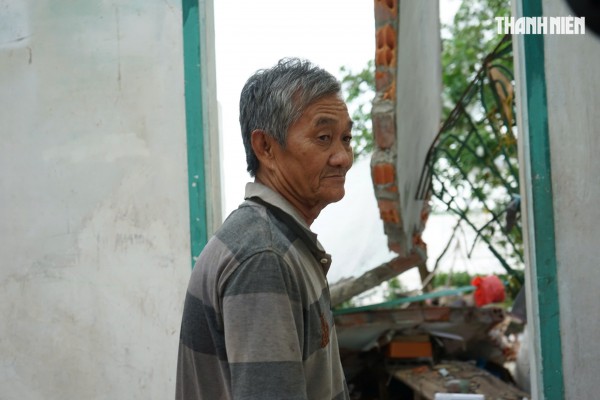 Cận cảnh sạt lở bờ sông Tiền, nhiều ngôi nhà bị 'nuốt chửng'