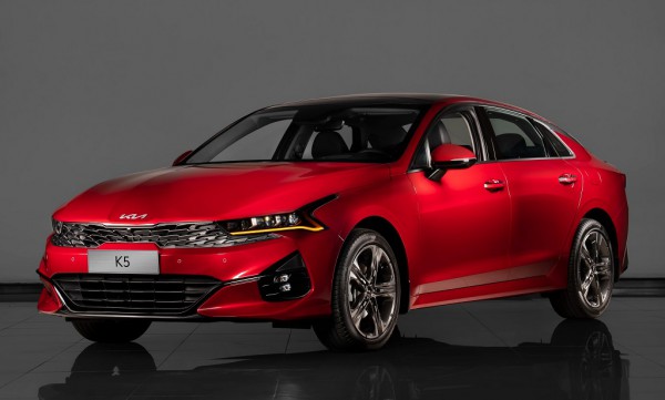 Sedan hạng D: Toyota Camry mất dần phong độ, Mazda6 tiếp tục 'mất tích'
