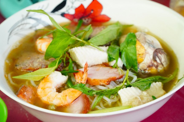 Quán bún mắm trong chợ 'nặng ký' nhất miền Tây: Bà chủ... có lối đi riêng