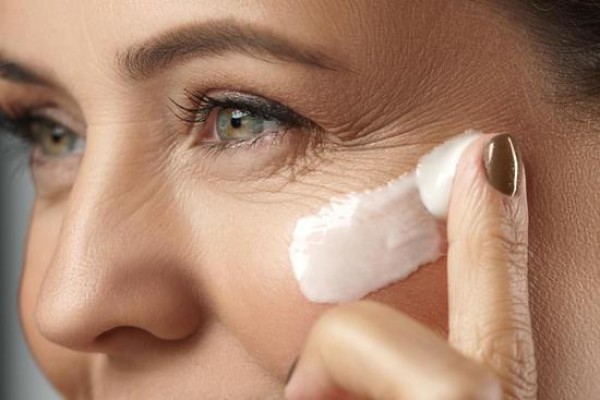 Chuyên gia chỉ cách trang điểm để không bị tình trạng 