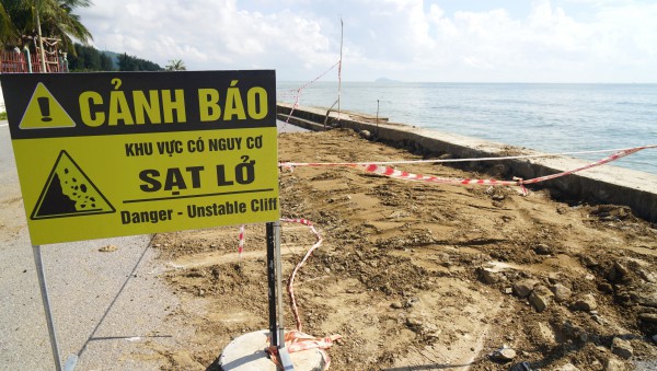 Kè biển Hải Tiến tiếp tục bị sạt lở