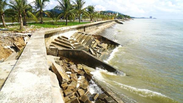 Kè biển Hải Tiến tiếp tục bị sạt lở