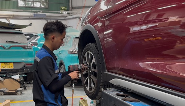 Ô tô chưa hết bảo hành: Rủi ro khi bảo dưỡng tại garage không chính hãng