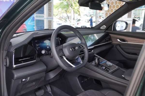Xe Trung Quốc Geely Monjaro rớt giá gần 200 triệu sau gần một tháng lăn bánh