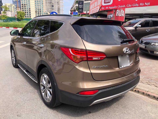 Hyundai Santa Fe máy dầu sử dụng gần 10 năm rao giá gần 600 triệu đồng