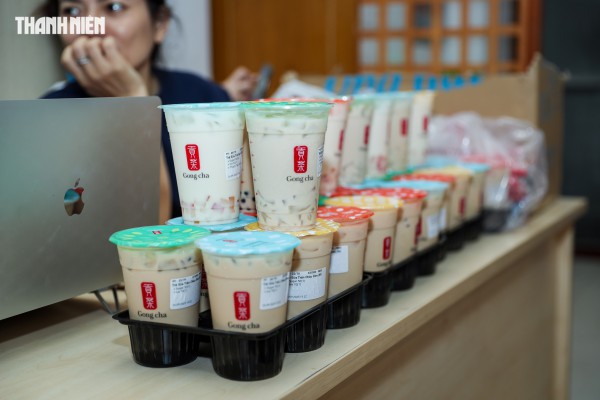 Nụ cười trẻ thơ sáng bừng đêm hội Trung thu ở tòa soạn Báo Thanh Niên