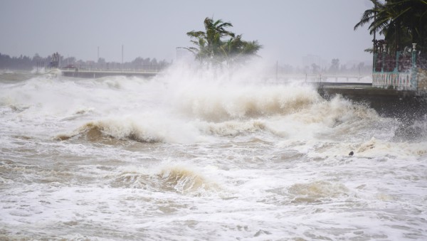 Sóng lớn, gió mạnh ở vùng ven biển Thanh Hóa