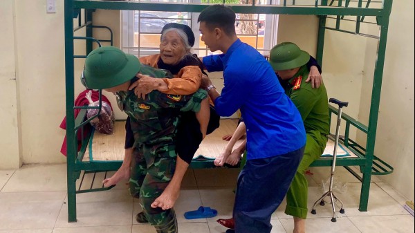 Sóng lớn, gió mạnh ở vùng ven biển Thanh Hóa