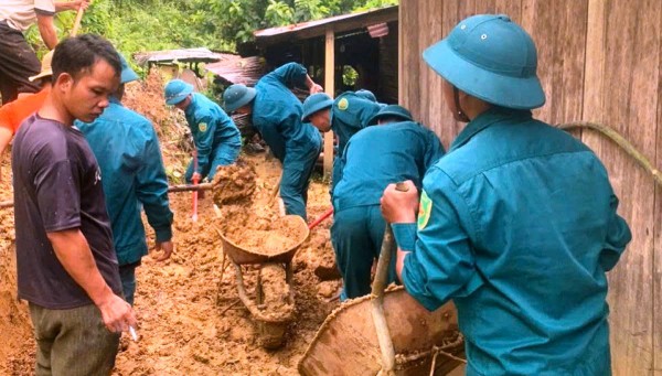 Cận cảnh bão số 10 gây sạt lở nghiêm trọng nhiều nơi ở vùng núi Đà Nẵng