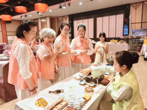 Kết nghĩa Hội trà Tùng Lĩnh Nam Đầu: Đưa văn hóa trà Việt đến bạn bè quốc tế