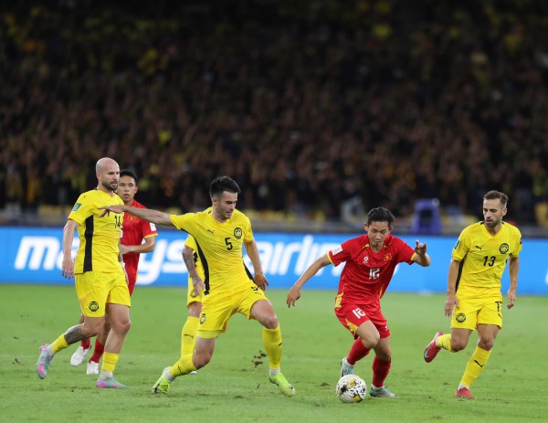 FIFA trừng phạt bóng đá Malaysia, đội tuyển Việt Nam càng kiên định con đường đi đúng đắn