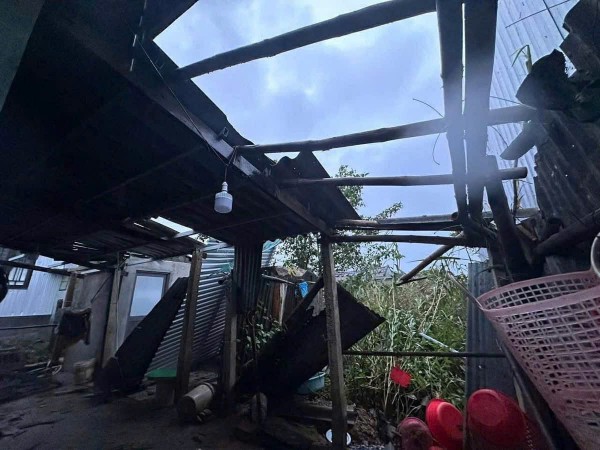 Bão số 10: TP.Huế bắt đầu mưa lớn, gió rít từng cơn