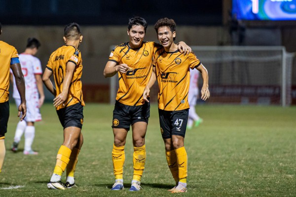 Bảng xếp hạng V-League mới nhất: Ninh Bình bị CLB CA TP.HCM bắt kịp, lò ‘xay’ HLV bắt đầu tăng tốc