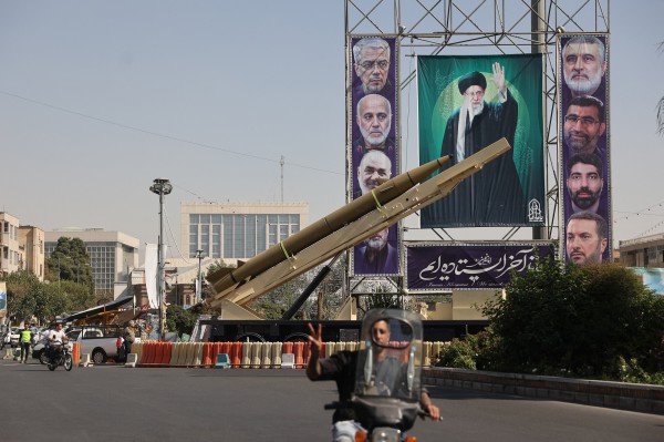 Liên Hiệp Quốc khôi phục cấm vận Iran, Nga và Mỹ lên tiếng