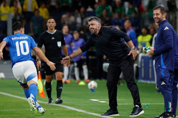 Azzurri quá kỳ lạ dưới thời HLV Gattuso