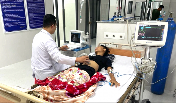 Bác sĩ bay gấp ra đặc khu Côn Đảo điều trị bệnh nhân tai nạn giao thông Bác sĩ bay gấp ra đặc khu Côn Đảo điều trị bệnh nhân tai nạn giao thông