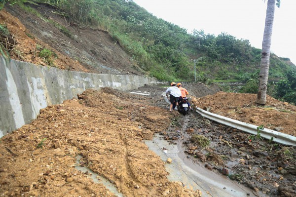 Bão Bualoi sắp quét qua Philippines, Campuchia lo đối phó