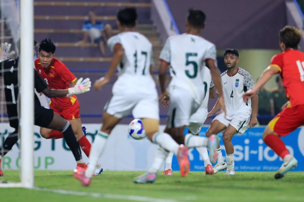 Báo chí Bangladesh ca ngợi U.23 Việt Nam tài năng, âu lo khi HLV bị ốm Báo chí Bangladesh ca ngợi U.23 Việt Nam tài năng, âu lo khi HLV bị ốm