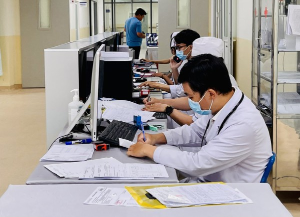 Bệnh án điện tử: Làm bất kể ngày đêm để kịp tiến độ