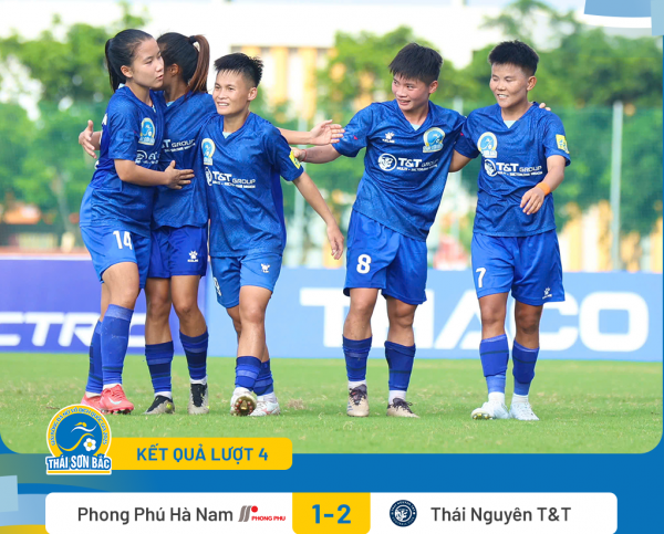 Bích Thùy 'choáng' khi ghi bàn vào lưới CLB nữ TP.HCM