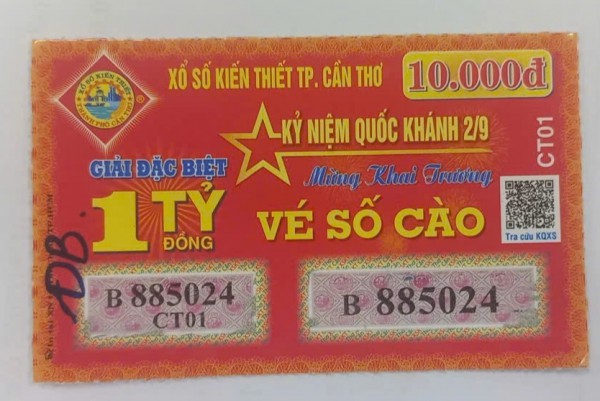 Cào vé số ủng hộ người quen, thanh niên chở hàng thuê bất ngờ trúng độc đắc Cào vé số ủng hộ người quen, thanh niên chở hàng thuê bất ngờ trúng độc đắc