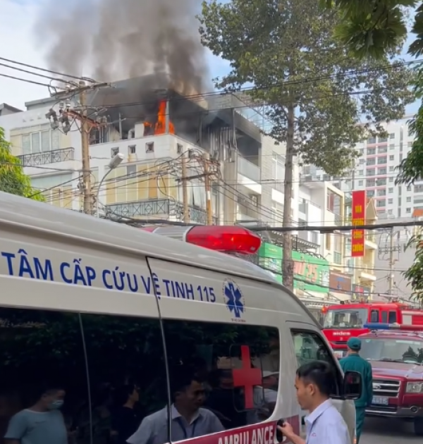 Cháy công ty kiểm nghiệm thực phẩm khiến dân cư nháo nhào Cháy công ty kiểm nghiệm thực phẩm khiến dân cư nháo nhào
