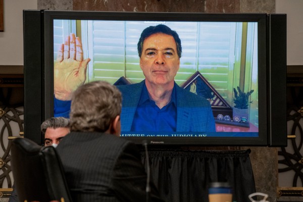 Cựu Giám đốc FBI James Comey bị truy tố hình sự